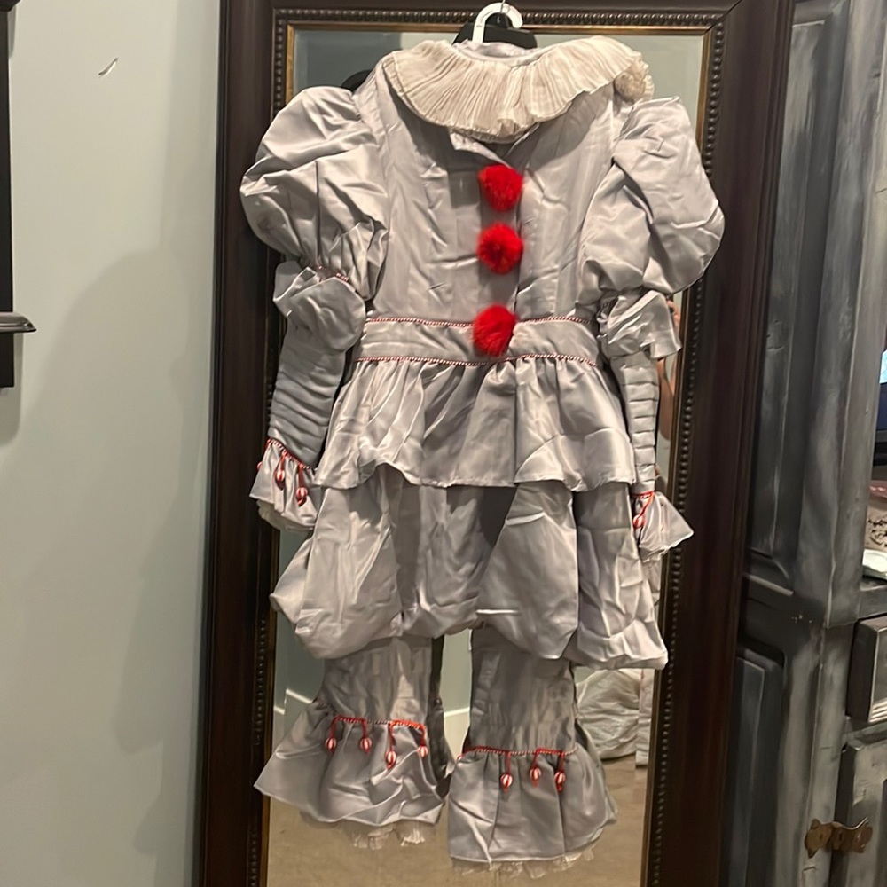 Pennywise women’s costume size 6/8